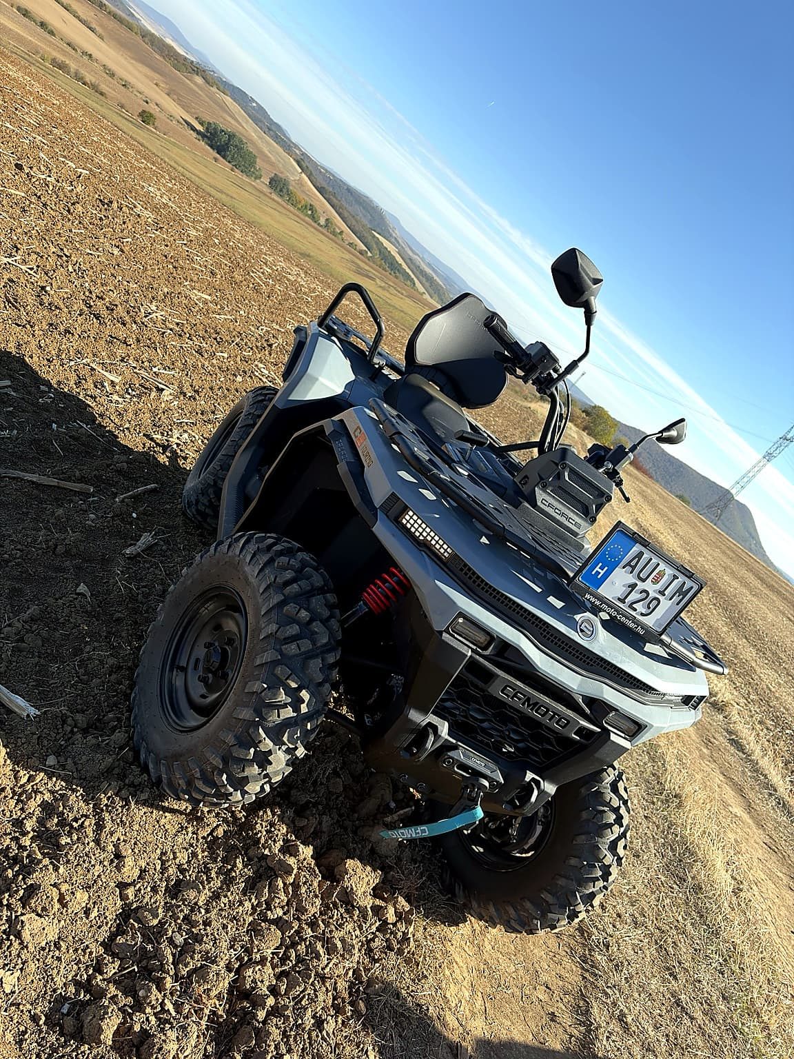 A Gerecse Quad Kaland kétüléses CFMOTO quadja a gerecsei dombok között